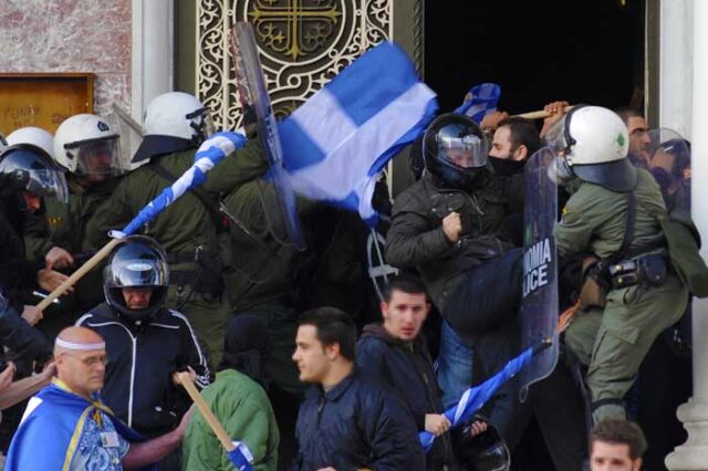 Επεισόδια με ΜΑΤ -Χρυσή Αυγή