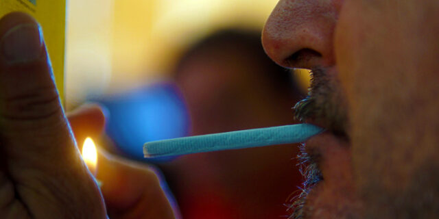 Νέο χαράτσι στους καπνιστές για την ενίσχυση εσόδων