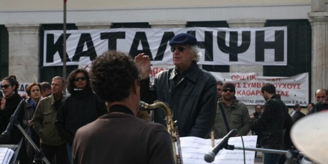 Επιμένουν στην κατάληψη