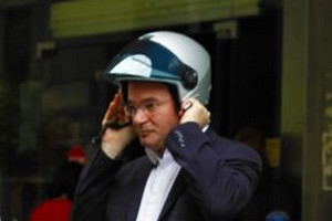 Παραμένουν ακριβά τα κράνη