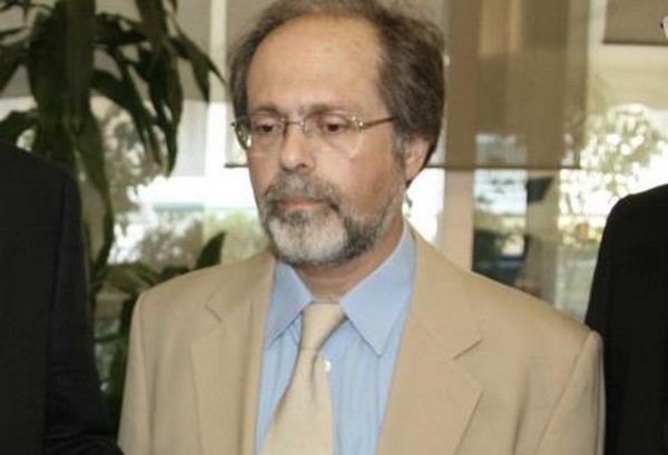Γιαούρτια σε πρώην πρύτανη