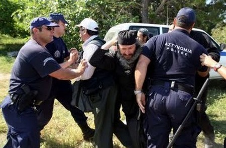 Καταδίκη για 13 μοναχούς