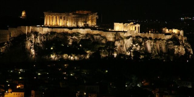 Καταστροφική η αναδιάρθρωση