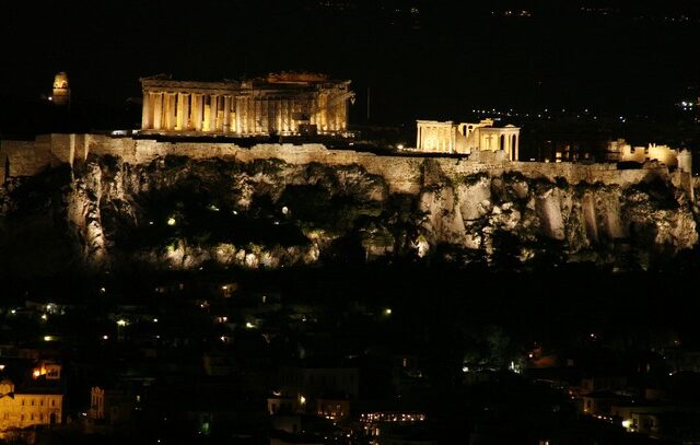 Καταστροφική η αναδιάρθρωση