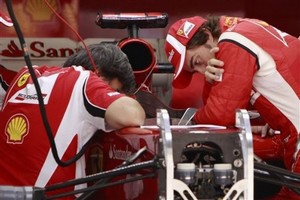 Αλόνσο: “H Ferrari μακριά από τον Φέτελ”