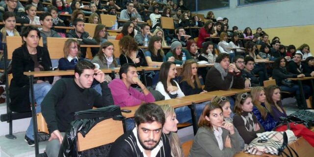 Μπαράζ λουκέτων στην Παιδεία