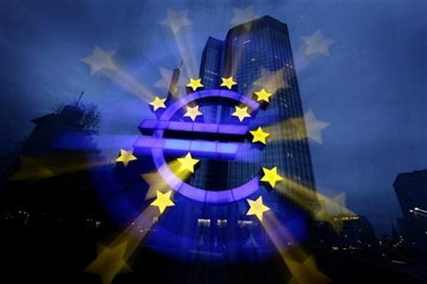 Η ΕΚΤ βάζει φωτιά στα δάνεια