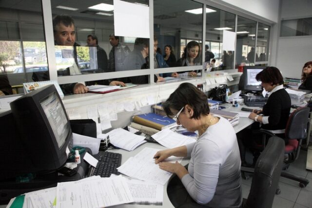 Από φορο-κόσκινο 10.000 επαγγελµατίες