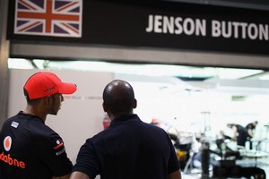 Μπάτον: “Η McLaren έκανε την έκπληξη”