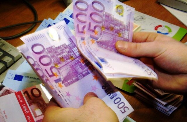 Μάχη για την επιστροφή των μετρητών