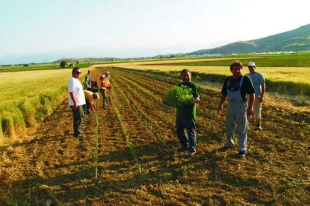 Από τα έδρανα της Βουλής στη φύση