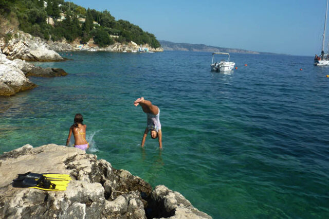 Διαδικτυακός πόλεμος για προκρατήσεις