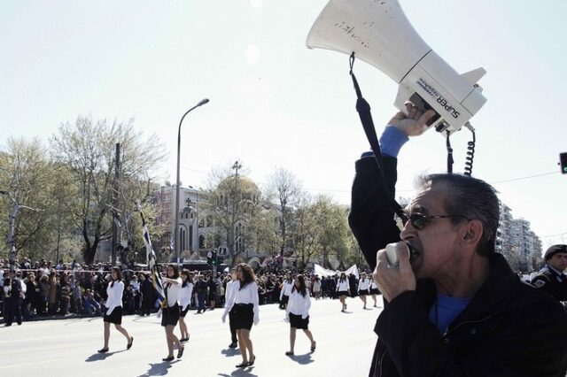 Αποδοκίμασαν τους πολιτικούς στο Σύνταγμα