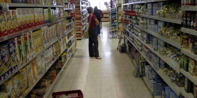Καλπάζει ο πληθωρισμός