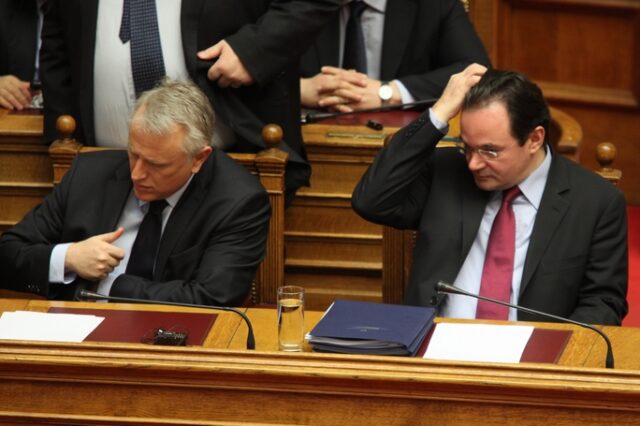 Διαψεύδουν τις περικοπές στο δημόσιο