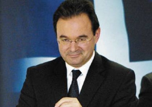 Επιμένει να διαψεύδει ο Παπακωνσταντίνου