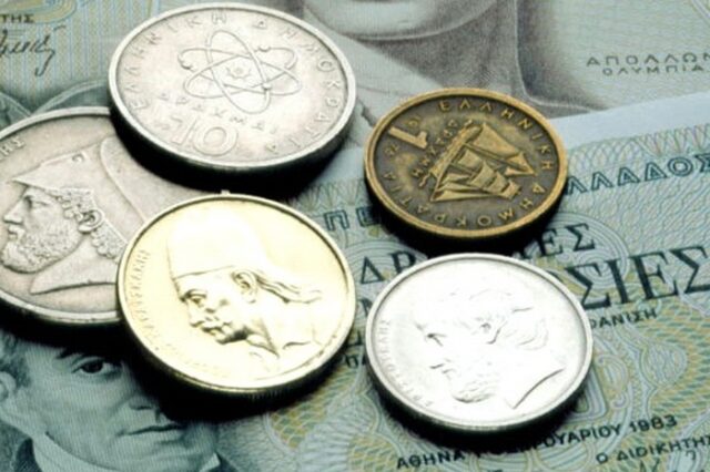 Χιλιάδες ευρώ θα κόστιζε ανά πολίτη η έξοδος από το ευρώ