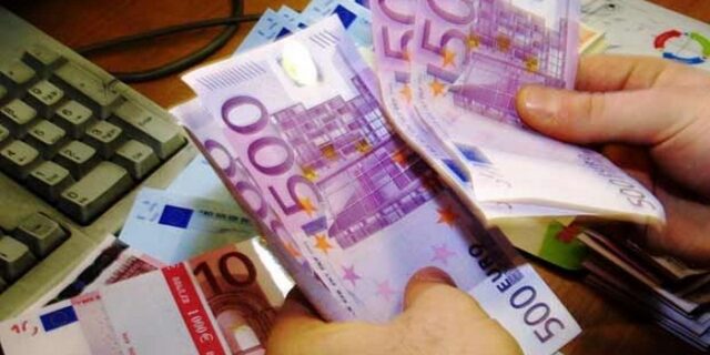 Συνωστίζονται στα δικαστήρια για να “κουρέψουν” χρέη