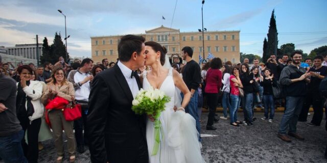 “Αγανακτισμένοι” για τρίτη μέρα στο Σύνταγμα