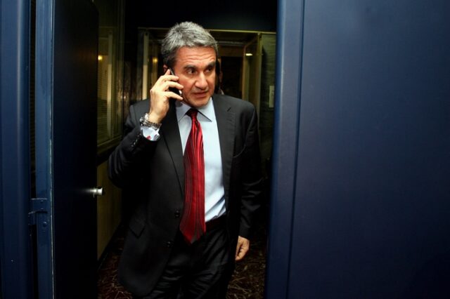 “Θέτω τον εαυτό μου στη διάθεση του πρωθυπουργού”