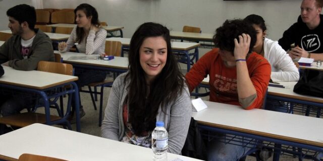 Πανελλήνιες: Οι απαντήσεις στα θέματα των εξετάσεων