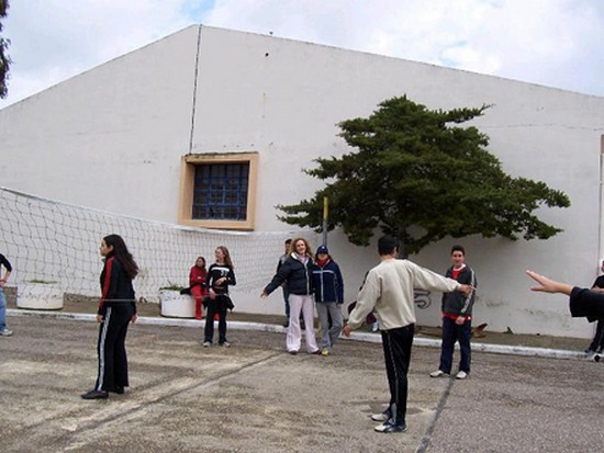 Δεν έχεις λεφτά; Δεν πας σχολείο