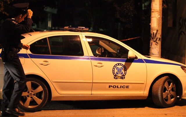 Θρίλερ στη Βουλιαγμένη: Πυροβόλησαν επιχειρηματία μέσα στο σπίτι του