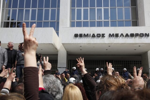 Η τελική μάχη των συμβασιούχων