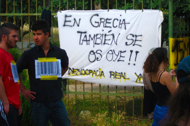 Οι “αγανακτισμένοι” Ισπανοί στην Ακρόπολη