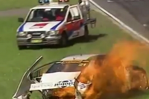 Φοβερό ατύχημα σε αγώνα V8 Supercar!