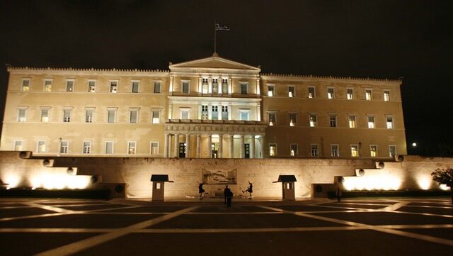 Υπάλληλοι ενός ανώτερου θεού