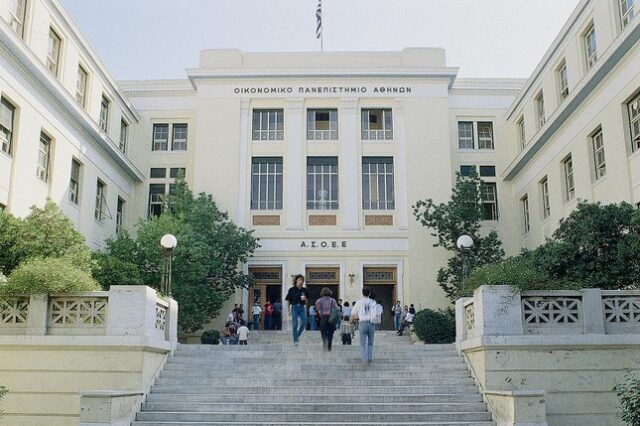 Πτυχίο σε τρία χρόνια