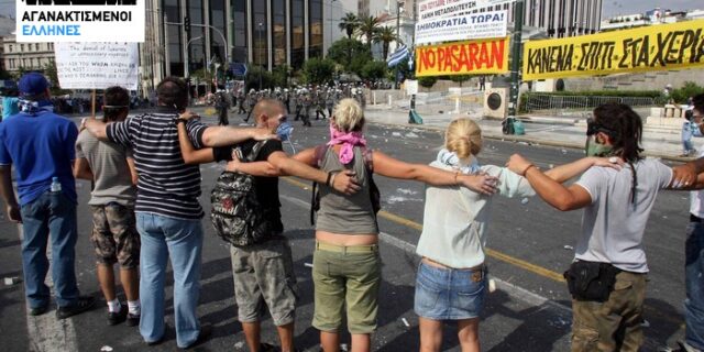 Οι κουκουλοφόροι δεν έδιωξαν τους Αγανακτισμένους
