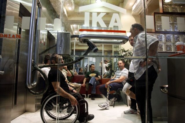 Δεύτερη ημέρα κατάληψης του ΙΚΑ
