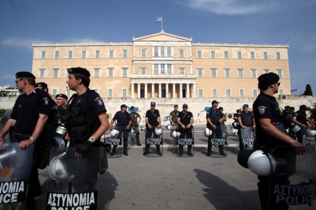 Σε κλοιό ασφαλείας το Σύνταγμα