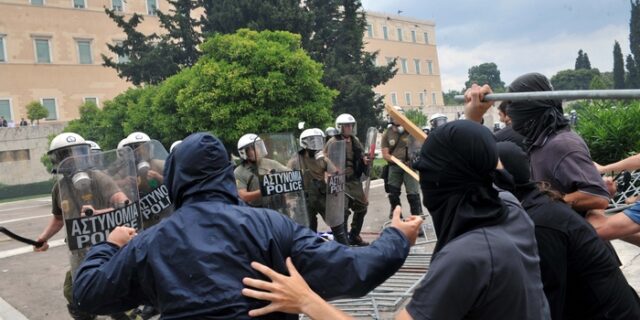 Διώξεις για τα επεισόδια στο Σύνταγμα
