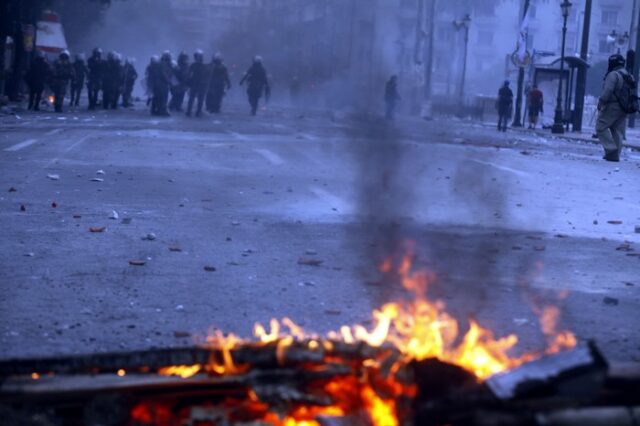 Στον ανακριτή 17 για τα επεισόδια
