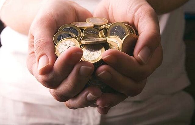 Στο κυνήγι για τα οφειλόμενα χρέη