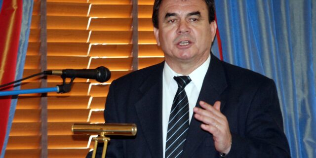 “Ζητώ συγγνώμη για τη στάση των συναδέλφων”