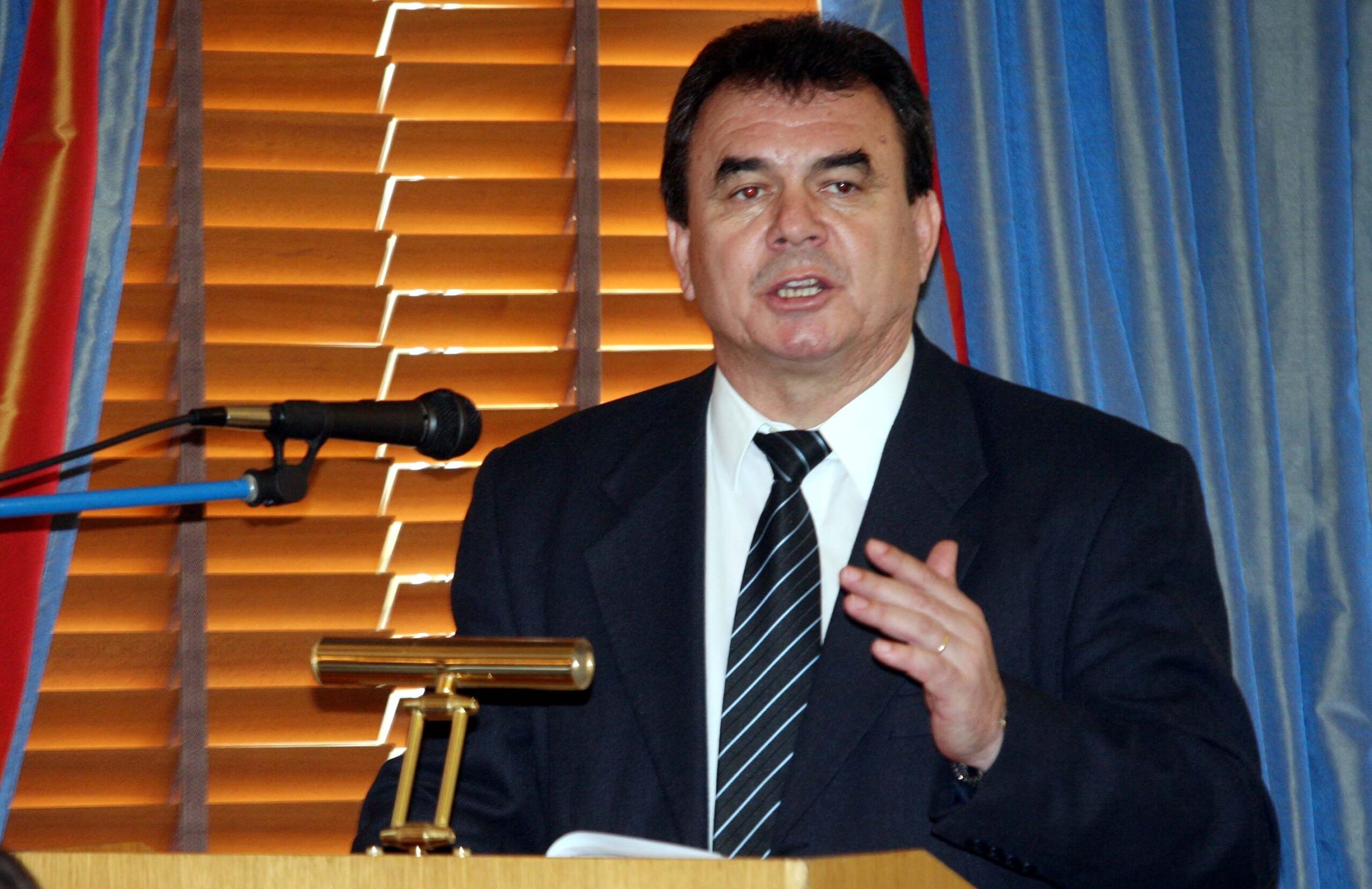 “Ζητώ συγγνώμη για τη στάση των συναδέλφων”
