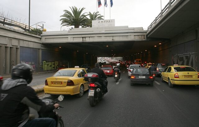 Έως 120 ευρώ ακριβότερα τα τέλη κυκλοφορίας