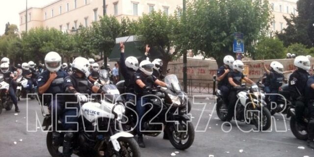 Ντοκουμέντο: Αστυνομική πρόκληση στο Σύνταγμα