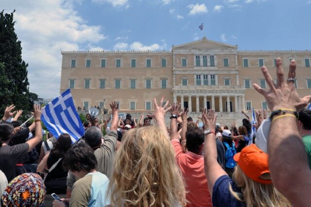 Αγανακτισμένοι και απεργοί ενάντια σε βία και Μεσοπρόθεσμο