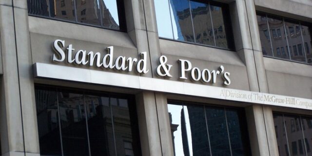 Η Standard and Poor’s υποβάθμισε ελληνικές τράπεζες