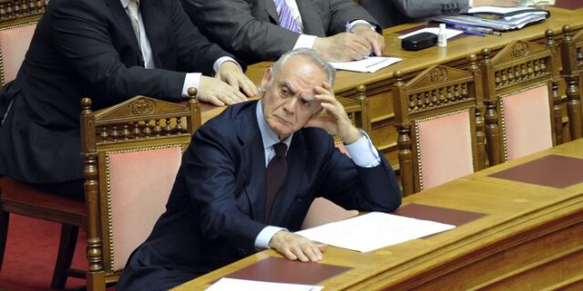 Άκης μαινόμενος αλλά δεν έπεισε