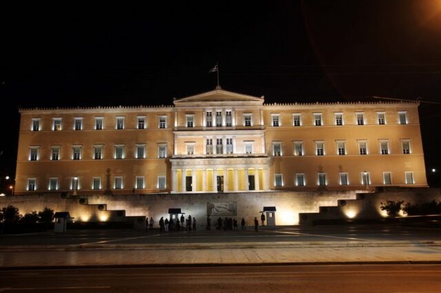 Άρση ασυλίας για τέσσερις βουλευτές