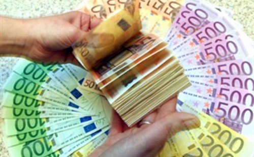 Ξέφυγε το έλλειμμα στο 8,8%