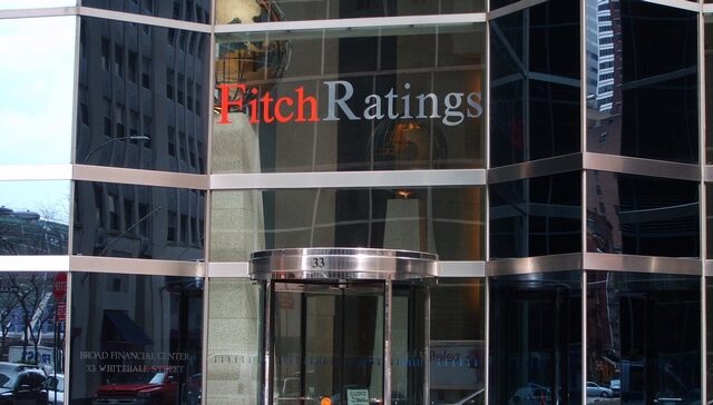 Η Ελλάδα στα “σκουπίδια” από Fitch
