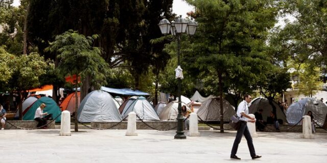 Αγανακτισμένοι: “Δεν φεύγουμε από την πλατεία”