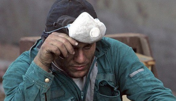 Χάθηκαν 123.000 θέσεις εργασίας στη βιομηχανία από το 2008